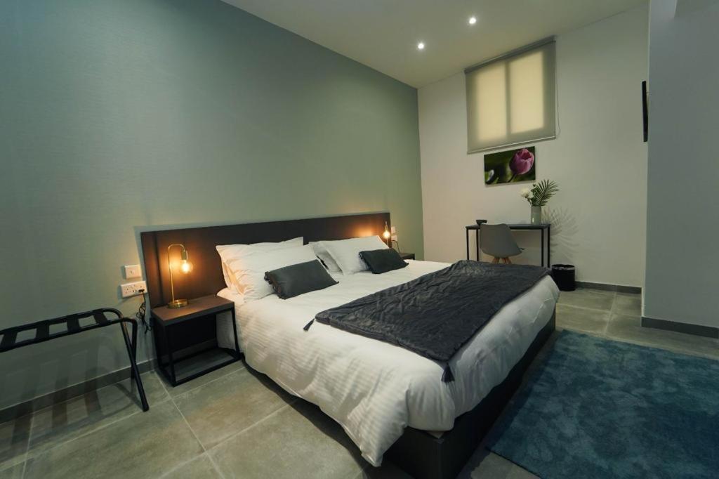 Private Rooms With Bathroom In Valletta Ngoại thất bức ảnh