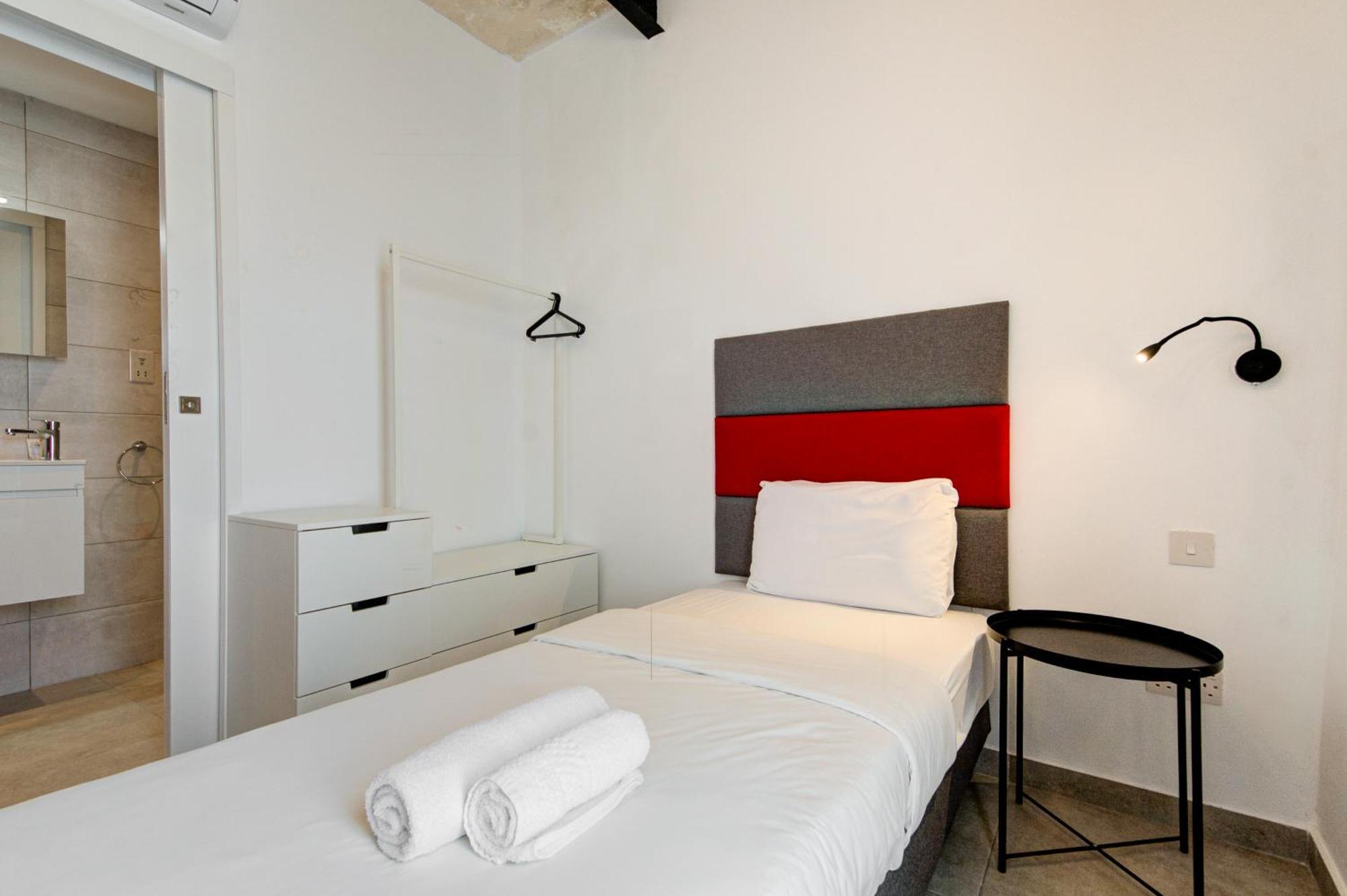 Private Rooms With Bathroom In Valletta Ngoại thất bức ảnh